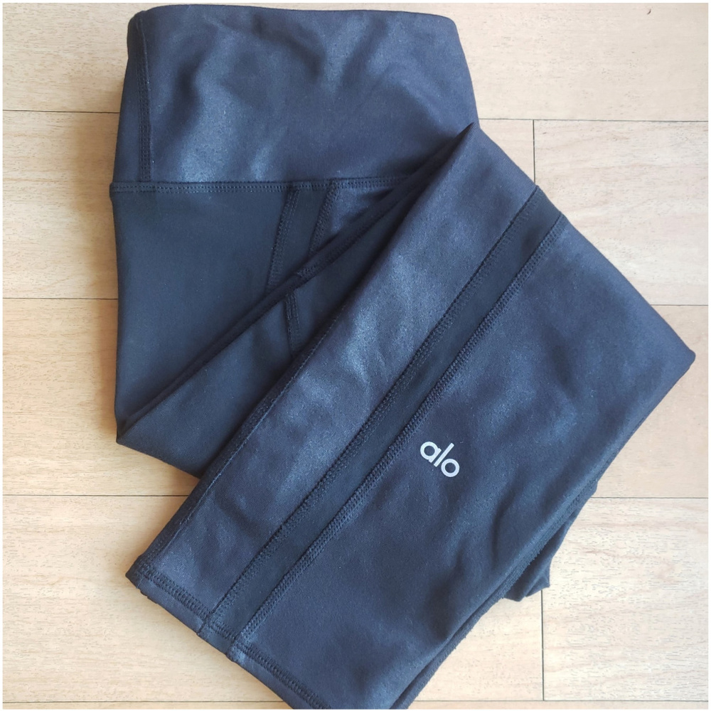 ALO Yoga Capri leggings